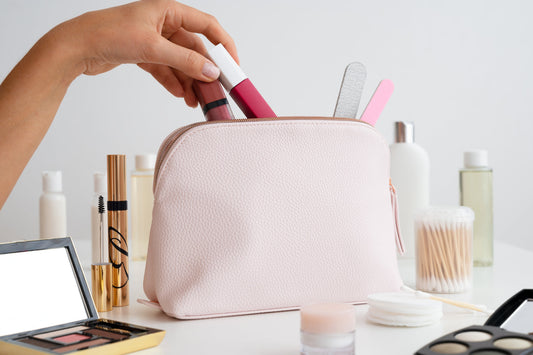 Compact vs. Large Cosmetic Bags: Which One Suits Your Travel Style?